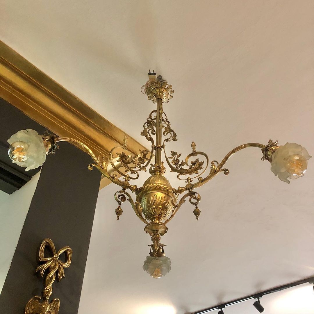 Antigua lámpara francesa de tres brazos