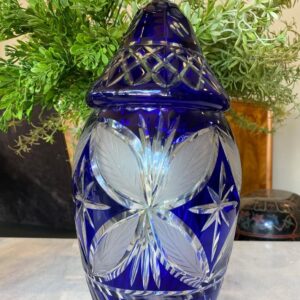 Jarrón en cristal azul con tapa